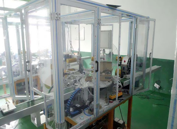 精密直線模組應用于背光源貼膜機